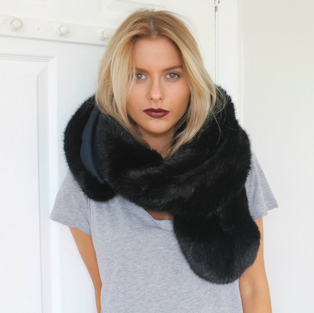 LEOPARD PULL-THROUGH SCARF/STOLE - Picture 6 of 7